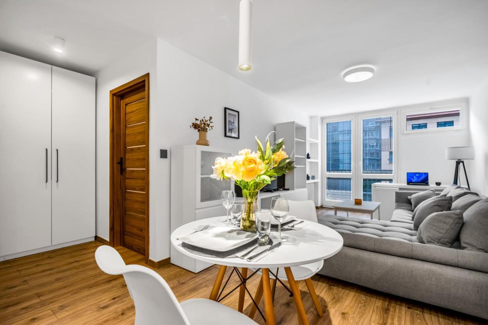 Downtown - Workspace, Park & Metro Nearby - Rentujemy Apartment