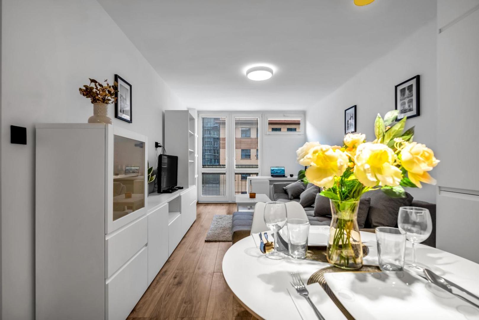 Appartement Downtown - Workspace, Park & Metro Nearby - Rentujemy Warschau