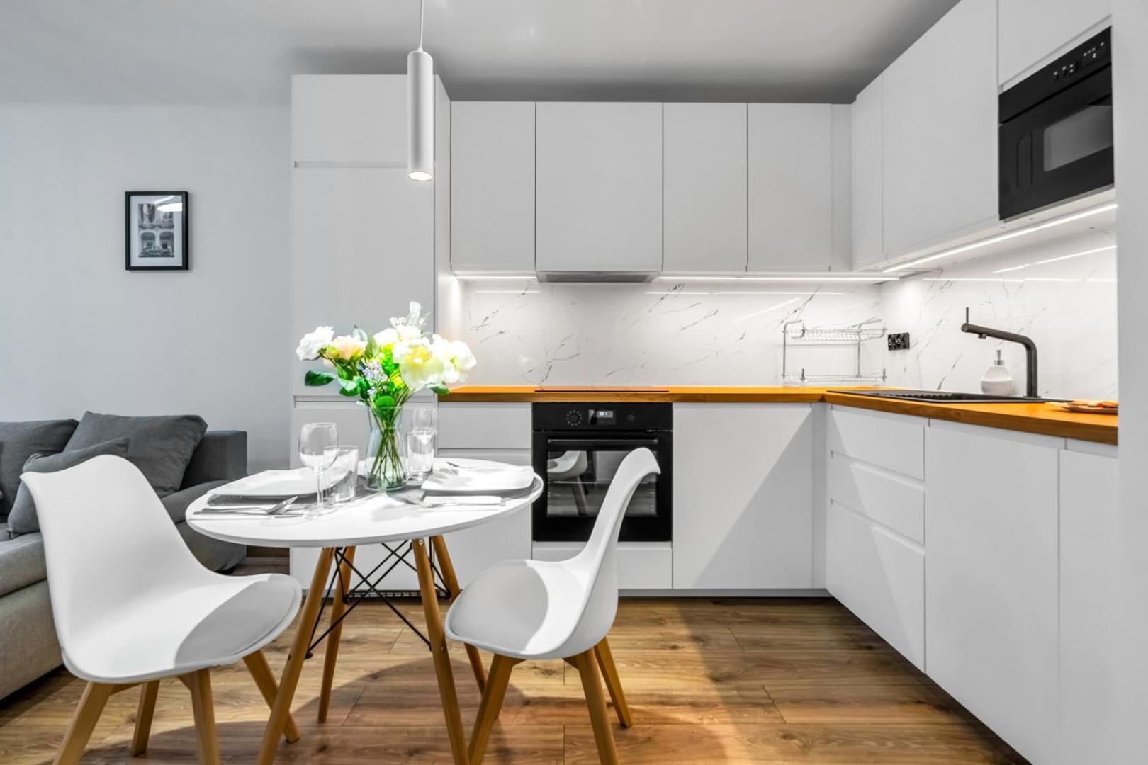 Downtown - Workspace, Park & Metro Nearby - Rentujemy Appartement *